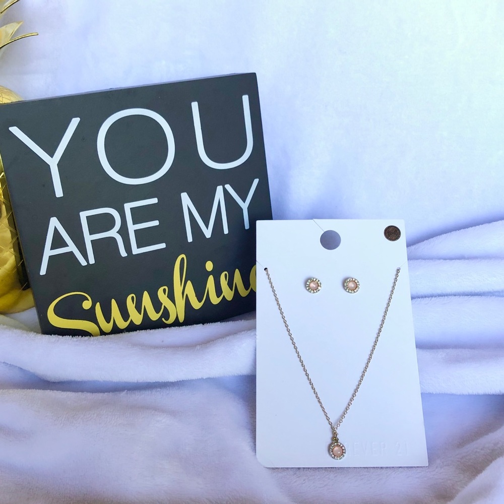 NWT Forever 21 Necklace and Earring Set
